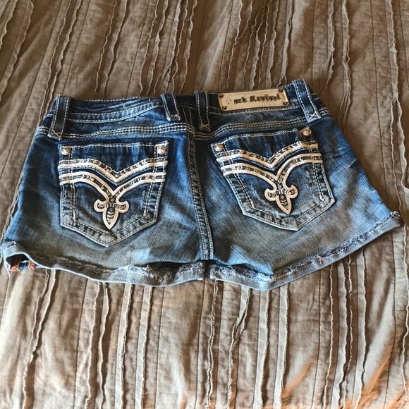 SOLD!** Rock Revival shorts. 27. - Picture 3 of 6